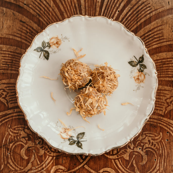 Honiglikörkugel mit Ringelblumen